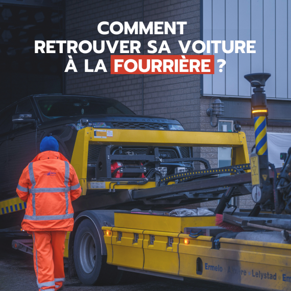 Une voiture sur un camion de remorque pour aller à la fourrière indiquant un service en ligne pour la retrouver facilement.