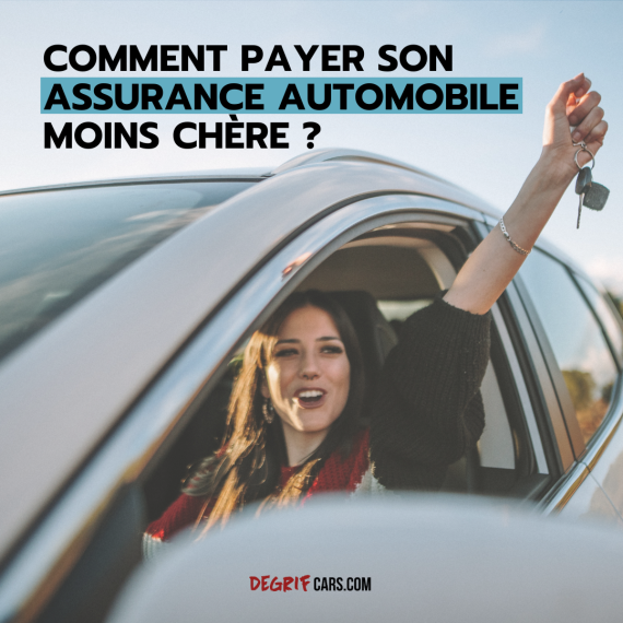 Un jeune conducteur au volant d’une voiture, prêt à prendre la route en toute sécurité.